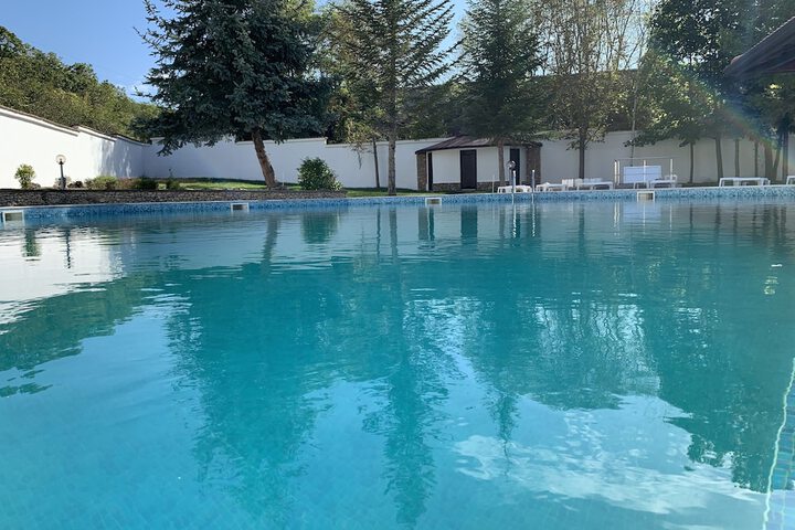 Pool 12 of 21