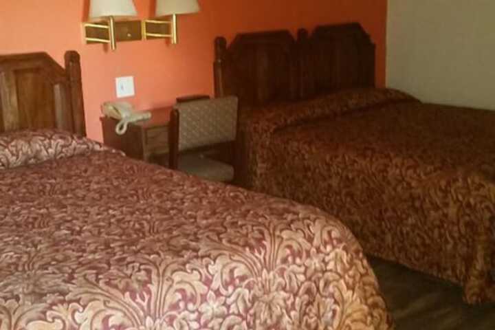 Room 4 of 9