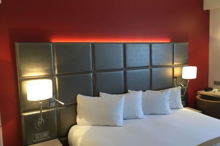 Room 7 of 109