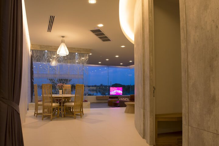 Room 30 of 82