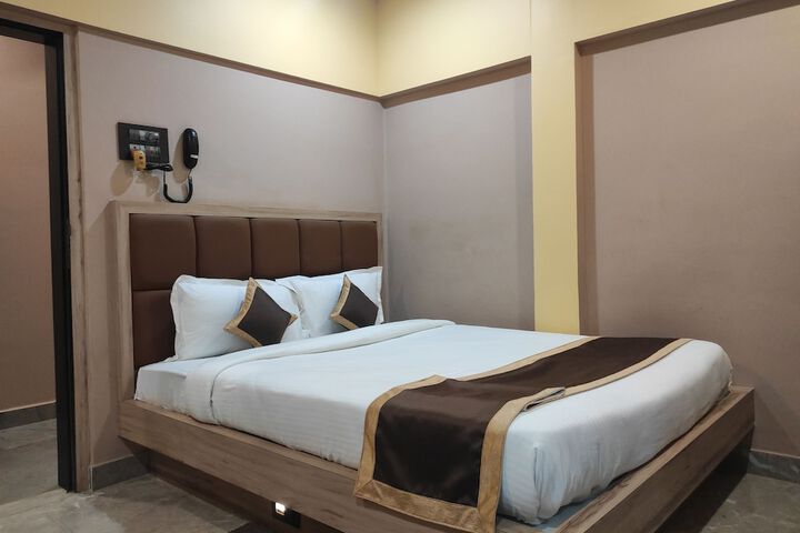 Room 4 of 4