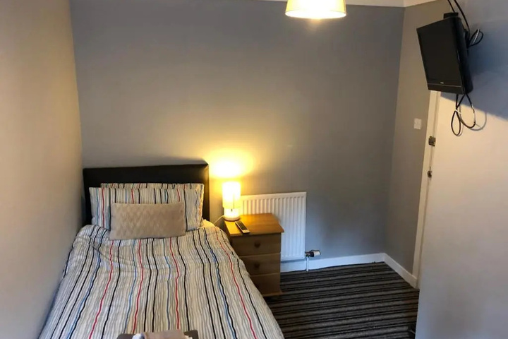 Room 2 of 8
