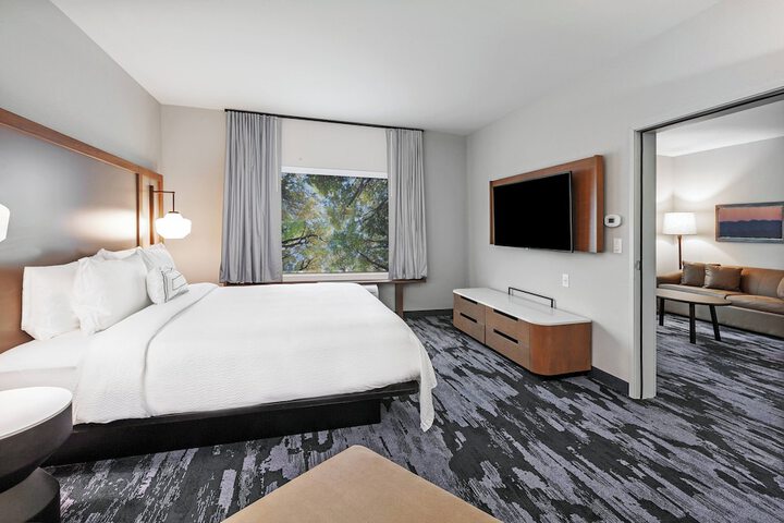 Room 9 of 33