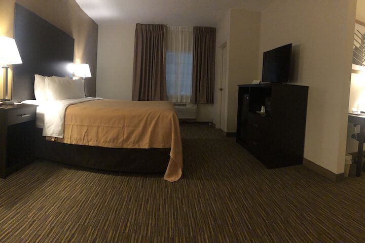1 King Bed (1 of 8)