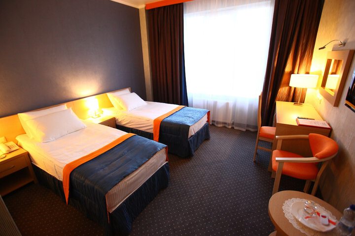 Room 12 of 36