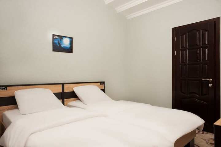 Room 10 of 17