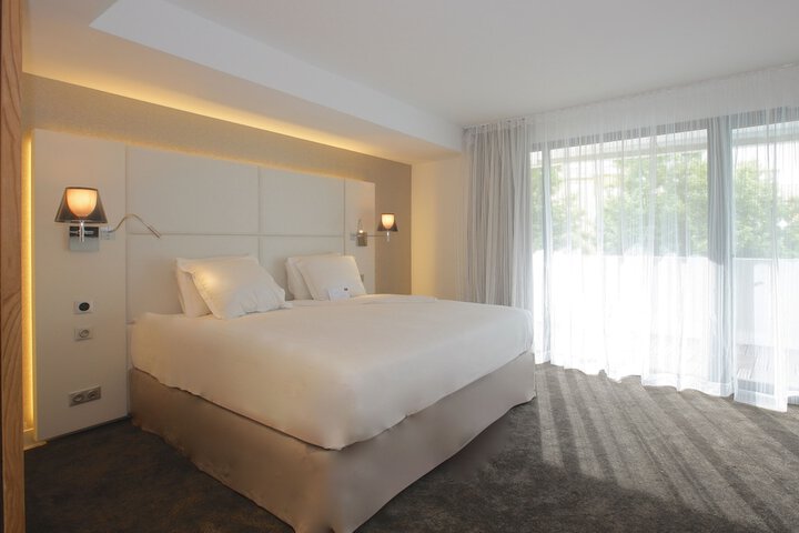 Room 4 of 43