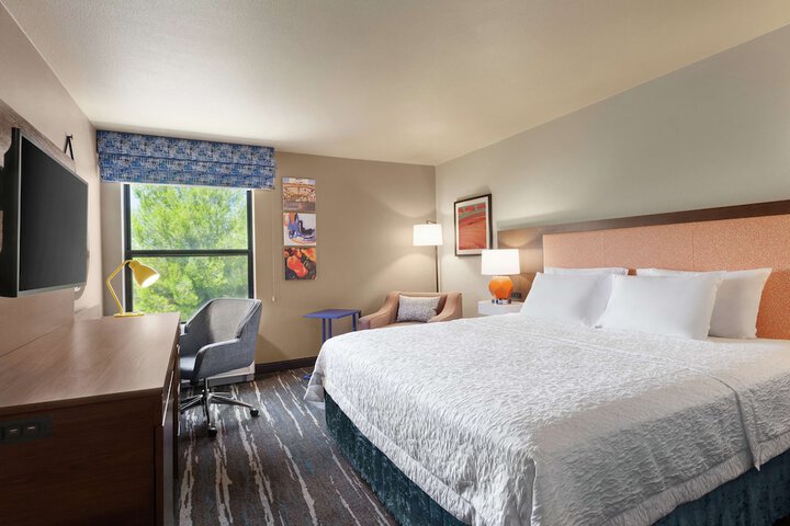 Room 6 of 27