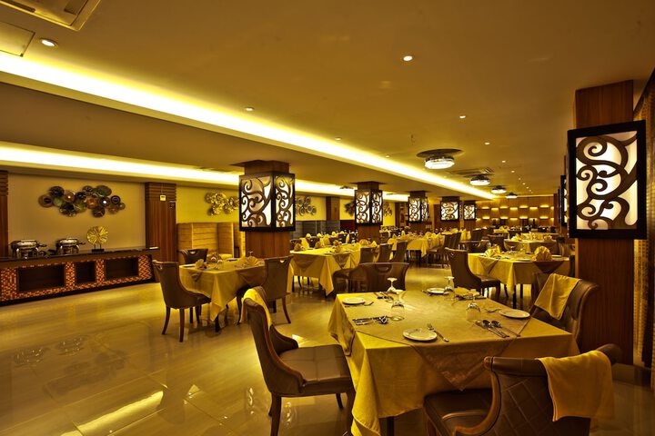Dining 17 of 25