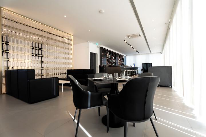 Lounge 87 of 100