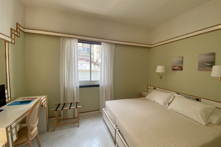 Room 5 of 17