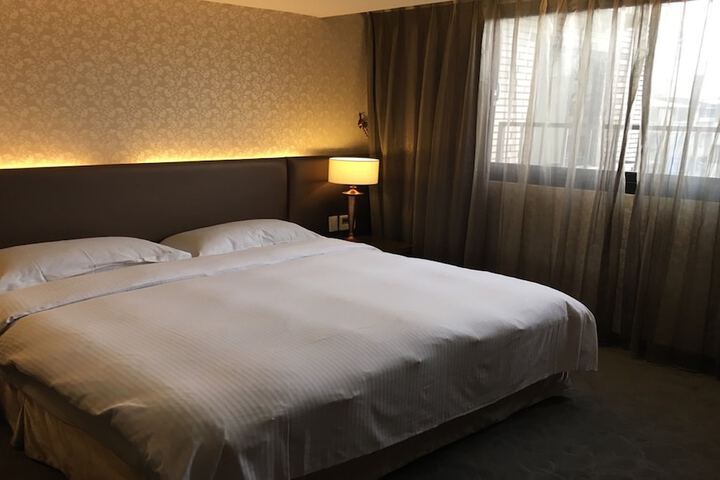 Room 16 of 30