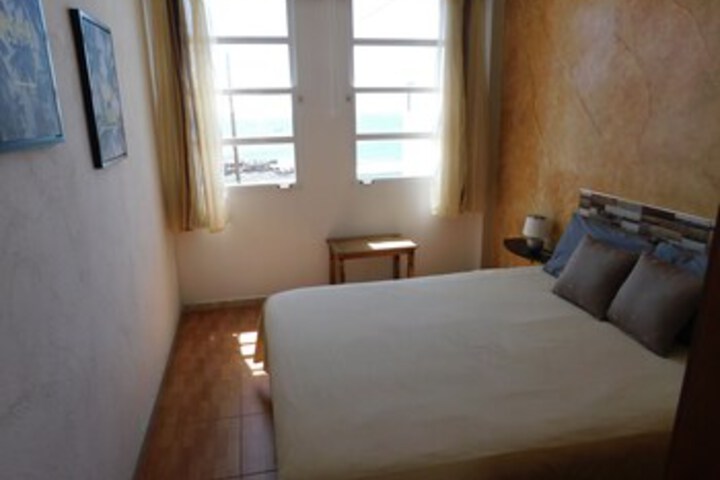 Room 11 of 11