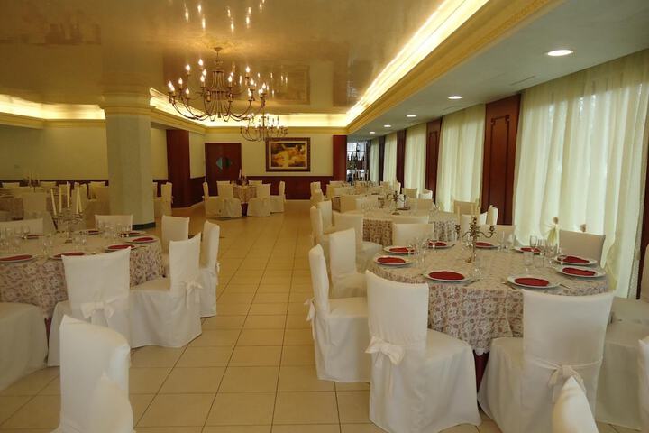 Ballroom/Hall 21 of 52