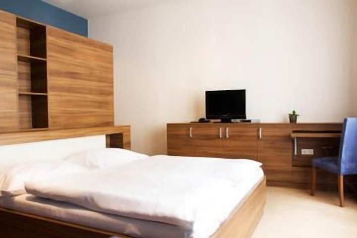 Room 3 of 47