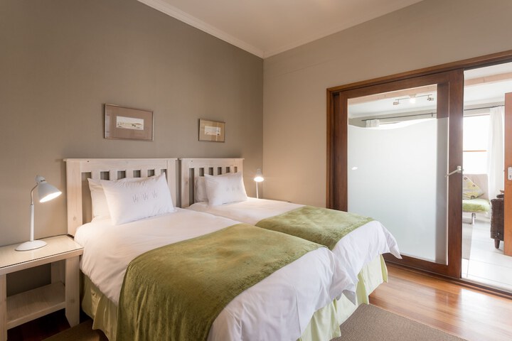 Room 9 of 34