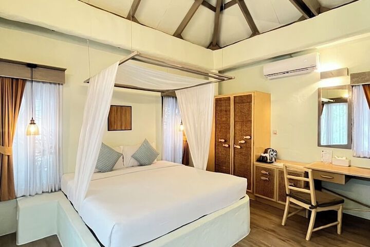 Room 42 of 214