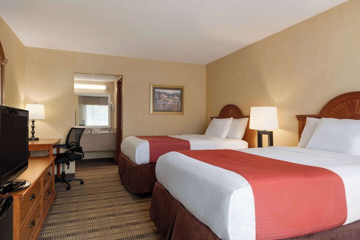 2 Double Beds (10 of 21)