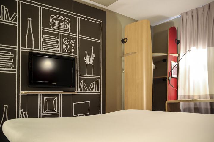 Room 5 of 84