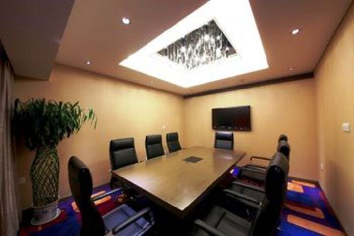 Business Center 8 of 83