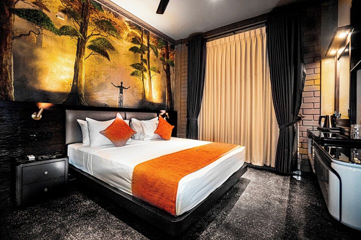 Room 5 of 34