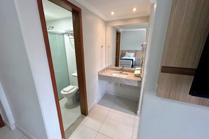 Room 6 of 27