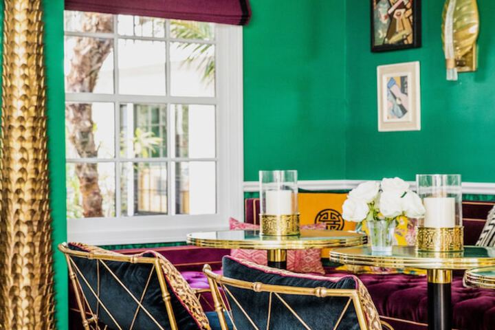 Lobby lounge