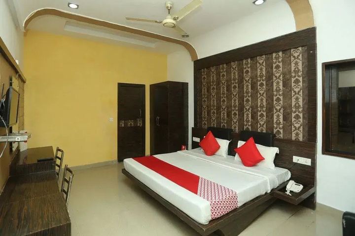 Room 5 of 11