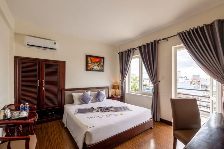 Room 34 of 104