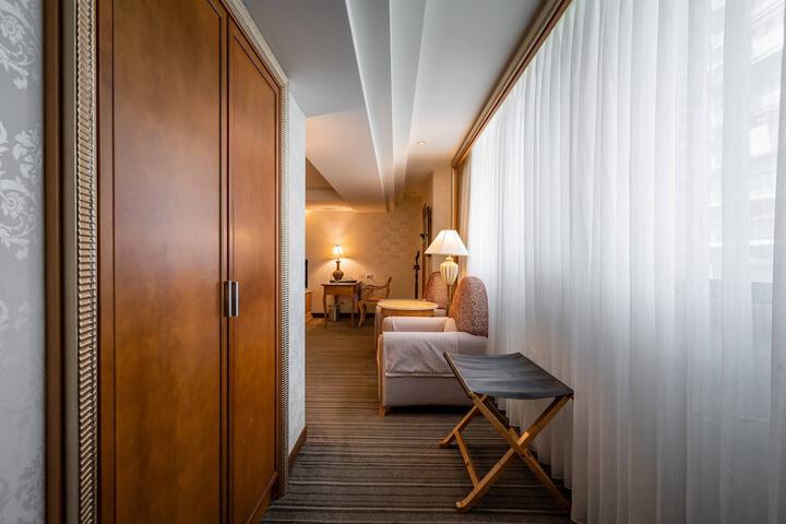 Room 90 of 164