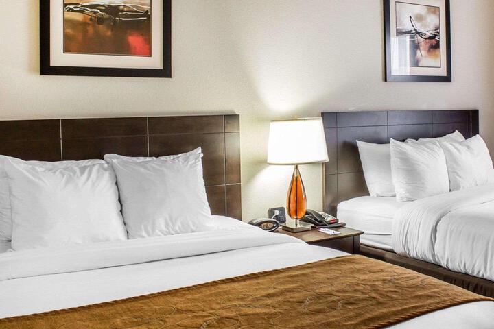 Quadruple Accessible Queen Size Bed (4 of 7)