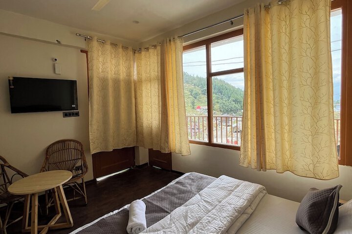 Room 4 of 27