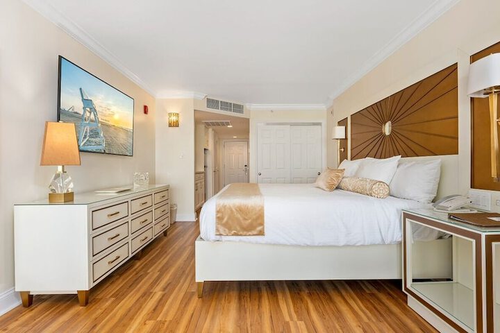 Room 6 of 106