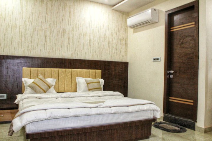 Room 4 of 60