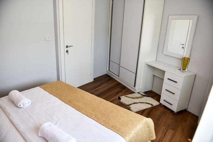 Room 36 of 80