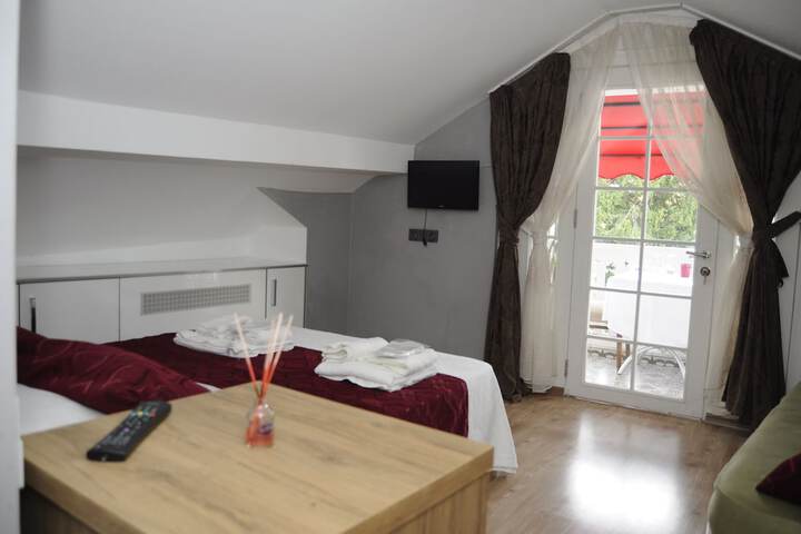 Room 3 of 12