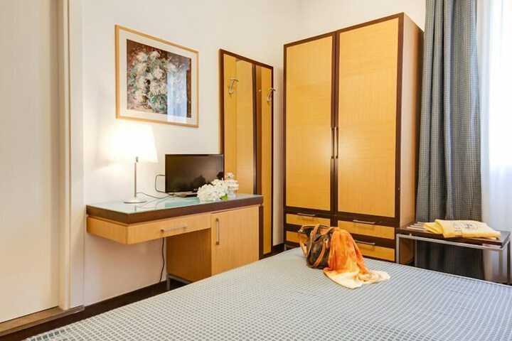Room 8 of 38
