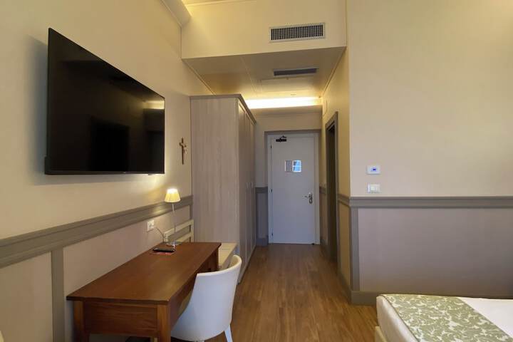 Room 34 of 180