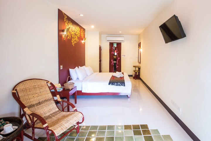 Room 28 of 146