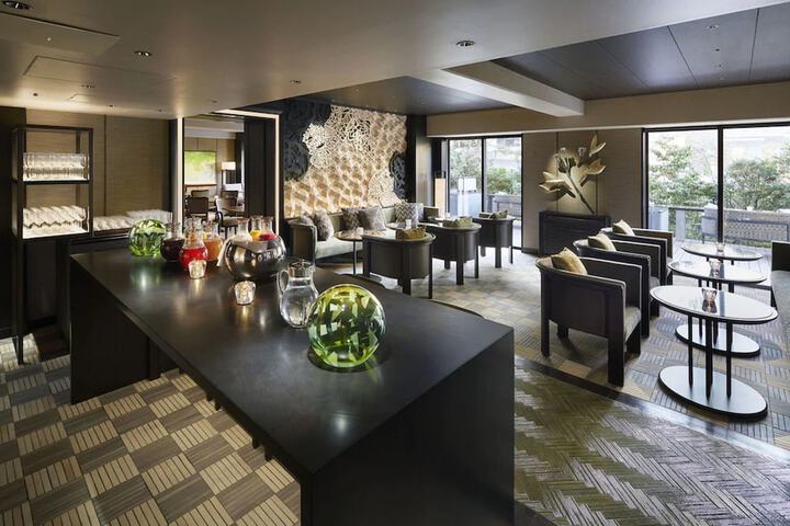 Lounge 206 of 239