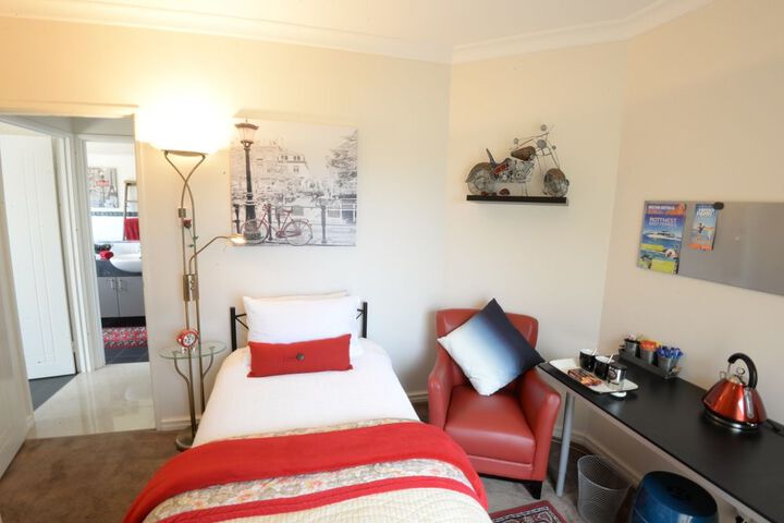 Room 13 of 36