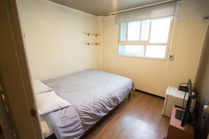 Room 7 of 62