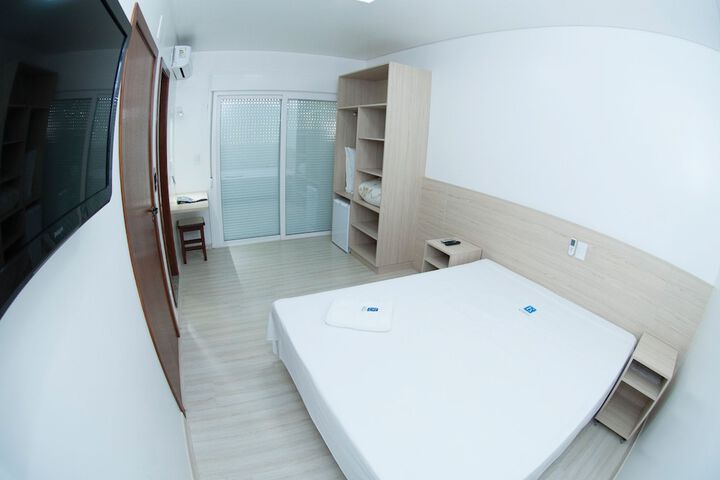 Room 11 of 38