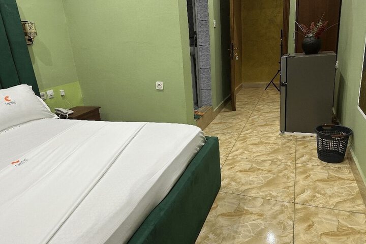 Room 10 of 11