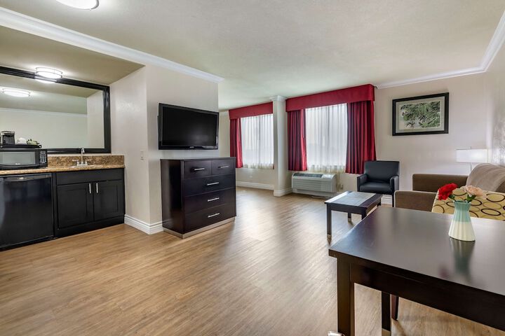 1 King Bed Refrigerator High Speed Internet Accessible Coffee Maker, Hairdryer Iron and Ironi (17 of 25)