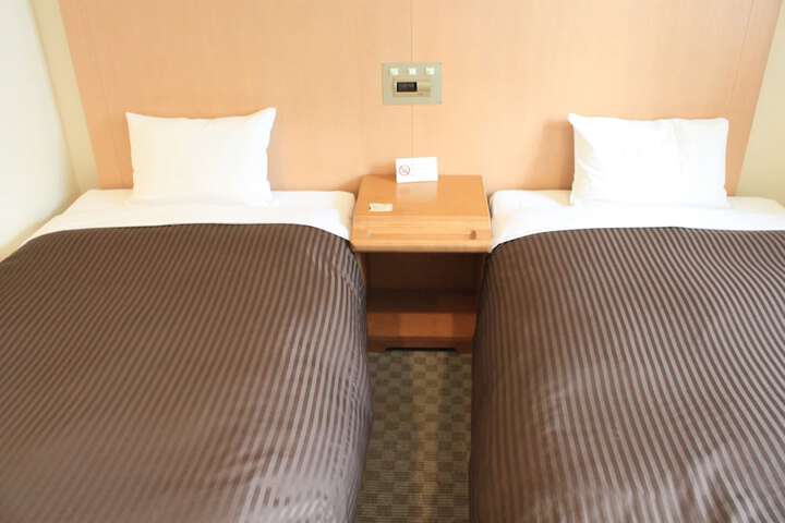 Room 6 of 37