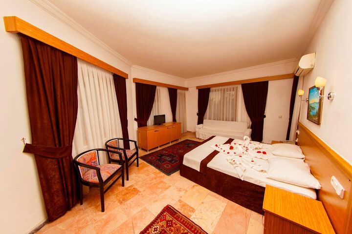 Room 5 of 77