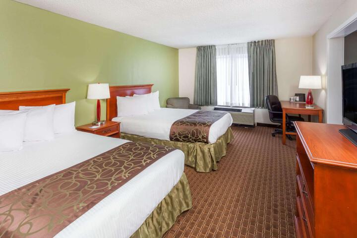 Double Accessible King Size Bed (10 of 10)