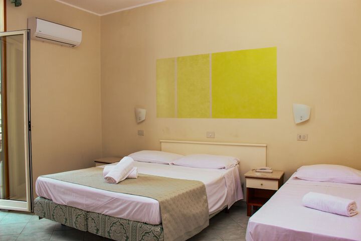 Room 19 of 79