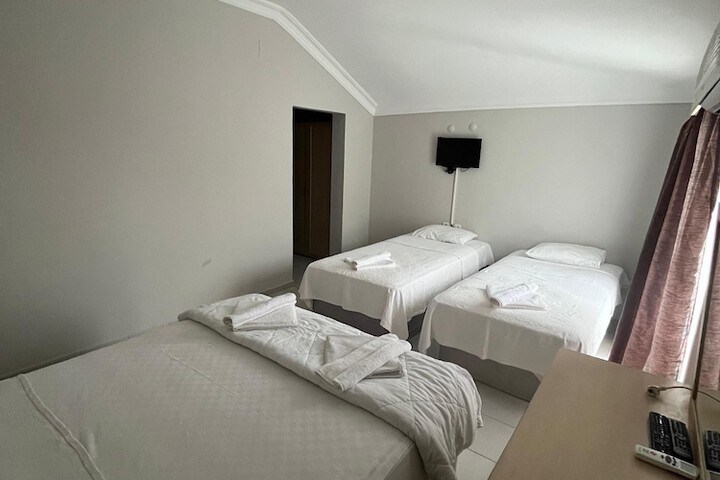 Room 7 of 16